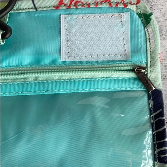 Toiletry Travel Case with Hook - Picture 5 of 9